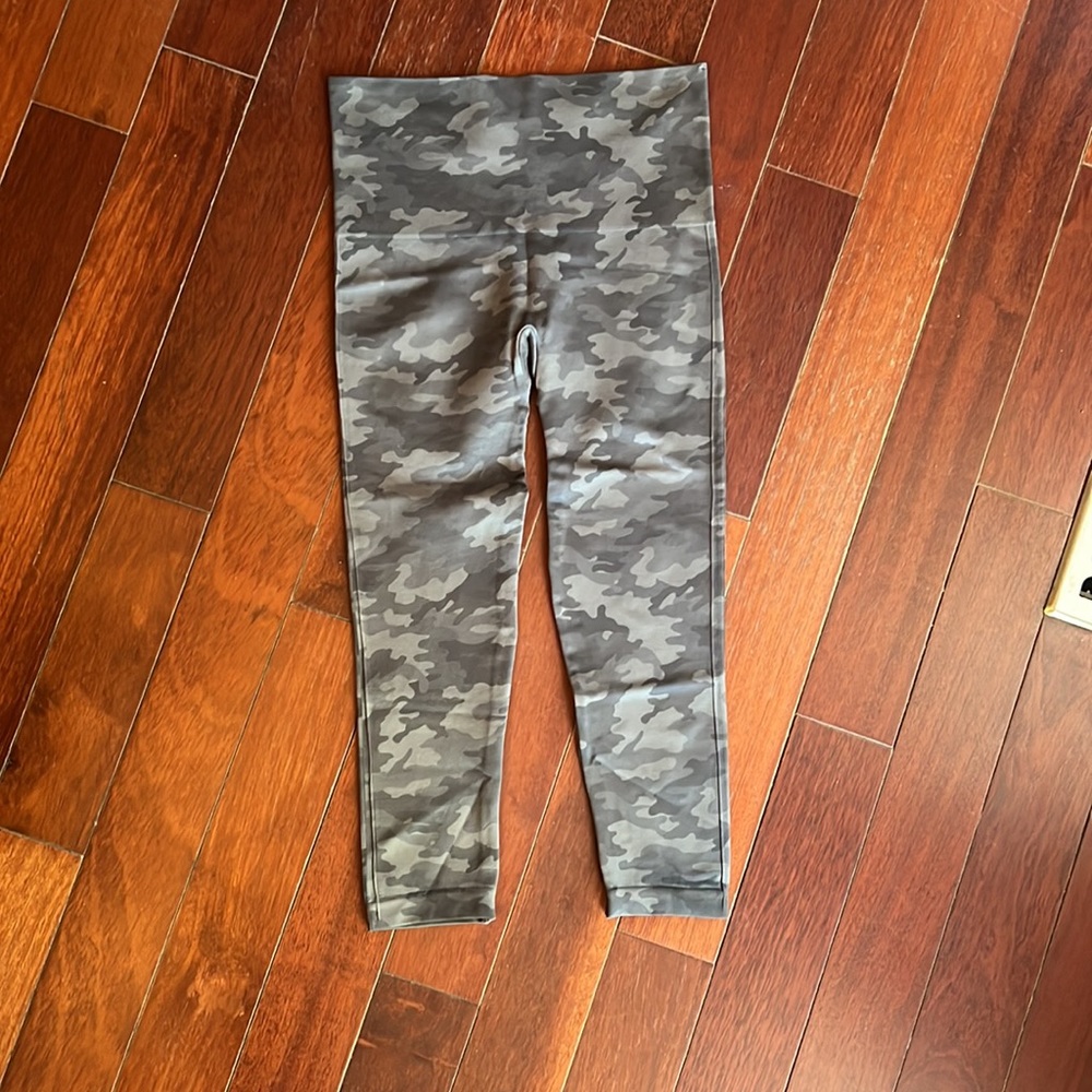 SPANX Look at‎ Me Now Seamless Cropped Leggings - Picture 6 of 10